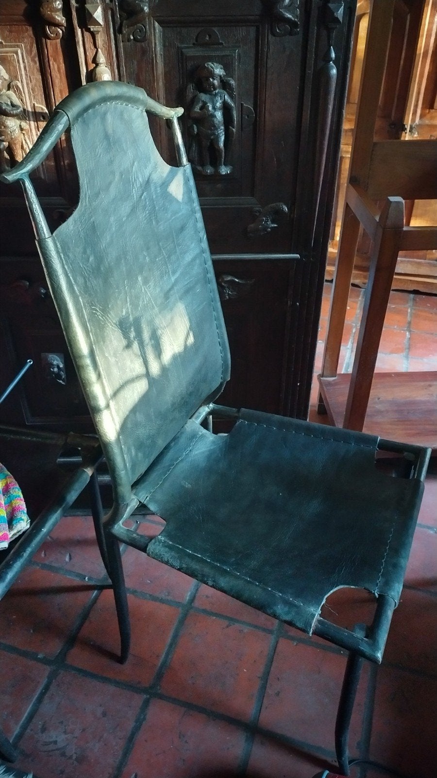 Chaises Agnes Emery., Enlèvement, Cuir