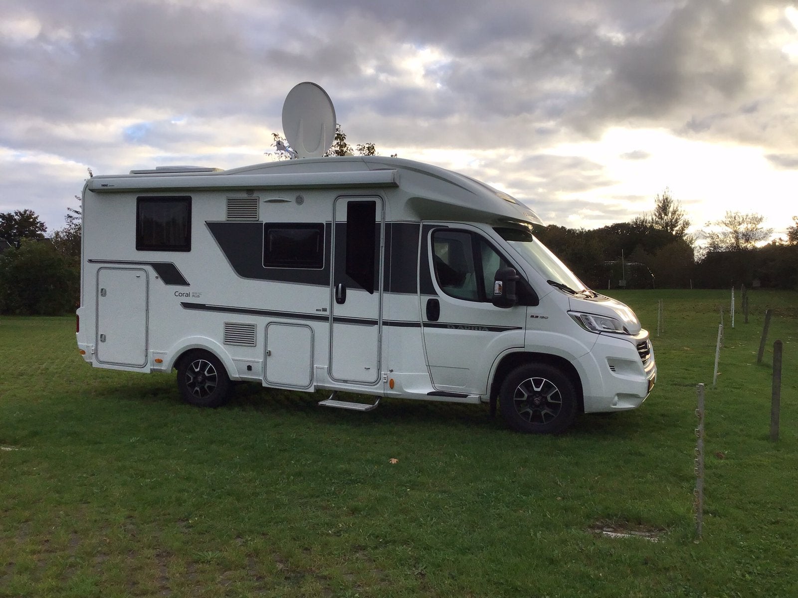 Adria Coral 600SC met Qweensbed en een lengte van 6.65 m., Toilette à cassette, Diesel, Adria, 6 à 7 mètres