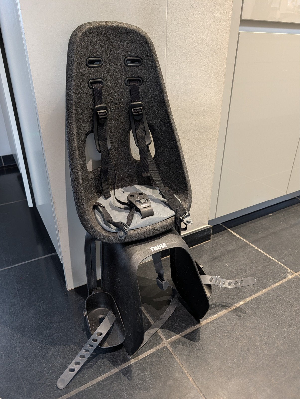 Thule kinderzitje fiets / fietsstoel, Ophalen, Achterzitje, Voetsteuntjes, 9 t/m 18 kg