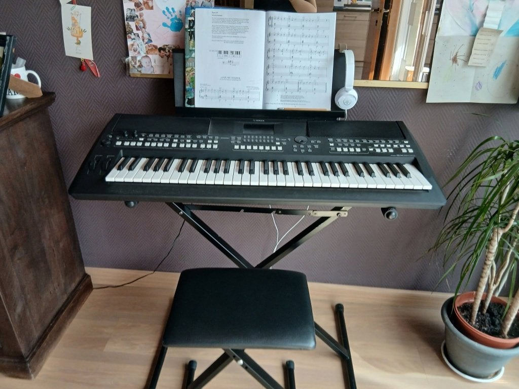 Yamaha keyboard, Muziek en Instrumenten, Ophalen, Zo goed als nieuw, Yamaha, Met standaard