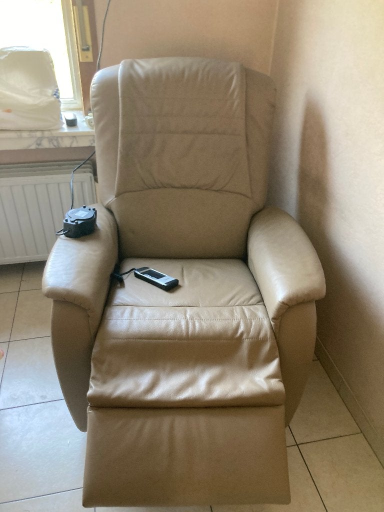 RELAXZETEL ELEKTRISCH VERSTELBAAR - HUKLA - LEER, 125 à 150 cm, Enlèvement, Utilisé, 50 à 75 cm