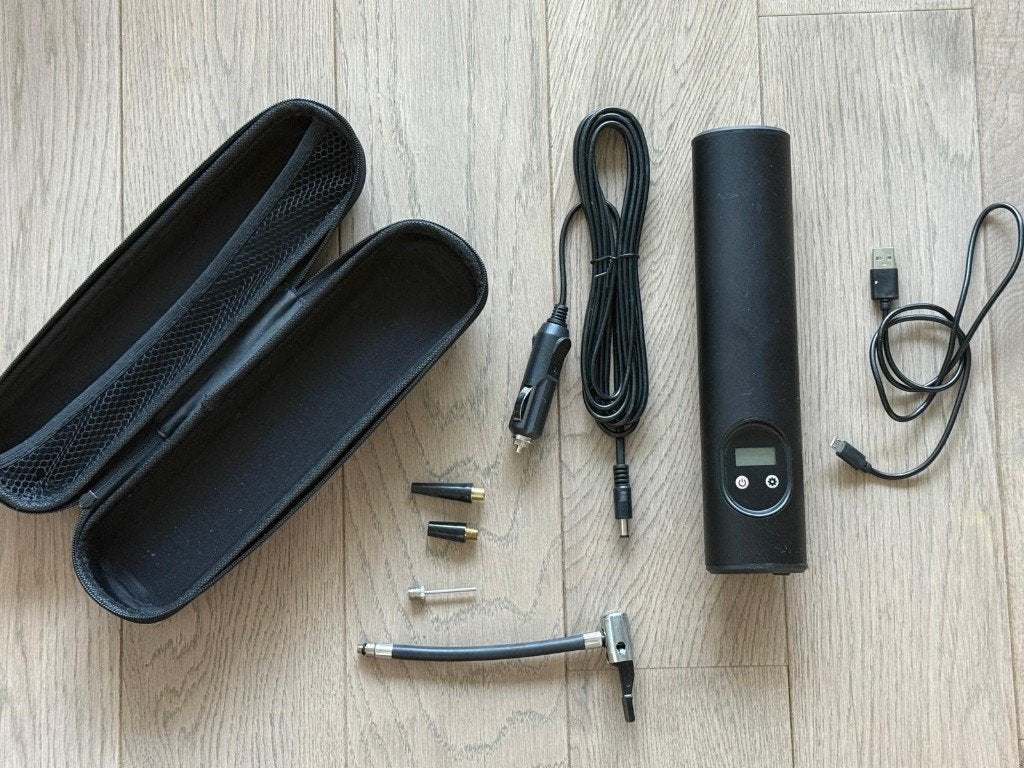 Draagbare elektrische bandenpomp/compressor, Doe-het-zelf en Bouw, 6 tot 10 bar, Ophalen of Verzenden, Zo goed als nieuw, Minder dan 200 liter/min
