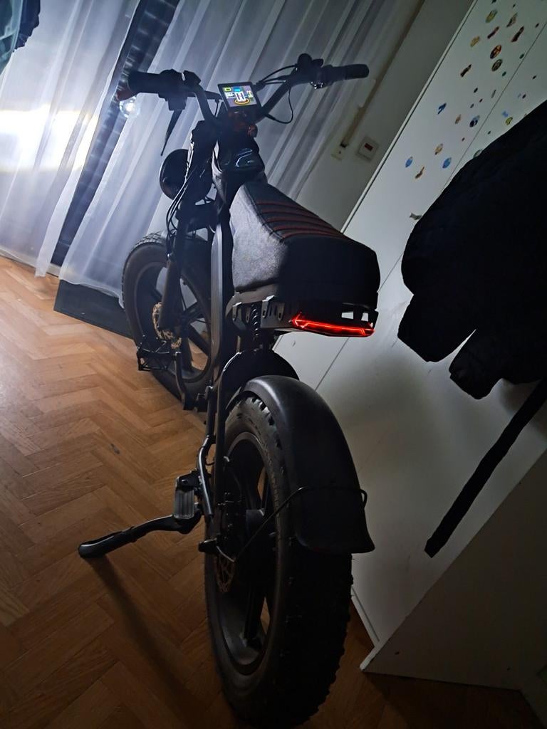 Moet snel weg, Fietsen en Brommers, Ophalen