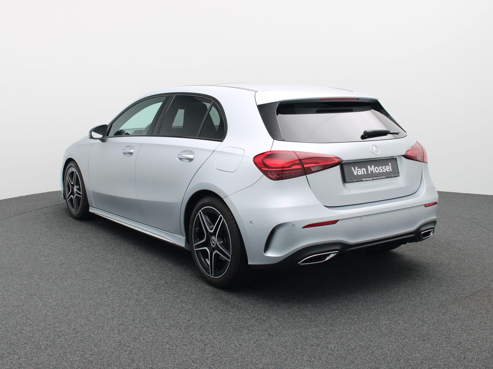 Mercedes-Benz A 180 AMG Line + FULL PPF + HEAD UP + MULTIBEA, Auto's, Mercedes-Benz, Dealer onderhouden, Stof, 4 cilinders, 136 pk