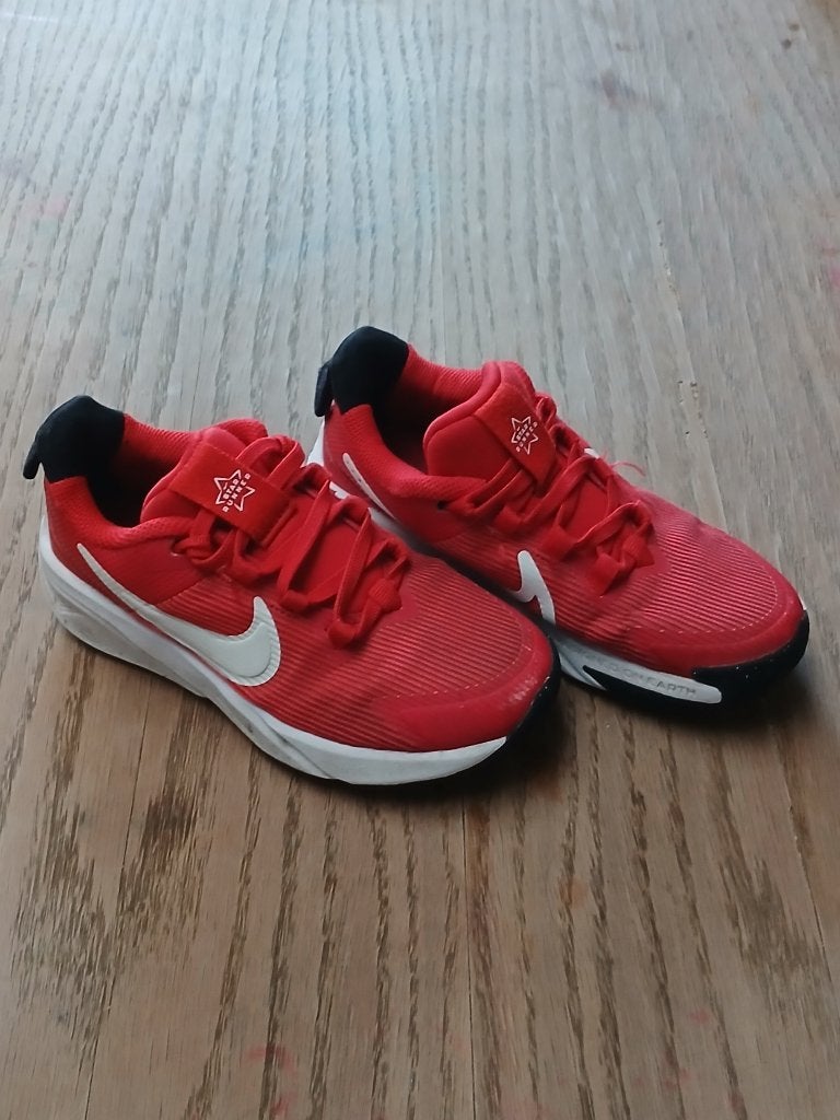 Nike Star Runner Rode Kindersneakers - Maat 29.5, NIKE, Gebruikt, Sportschoenen, Ophalen of Verzenden