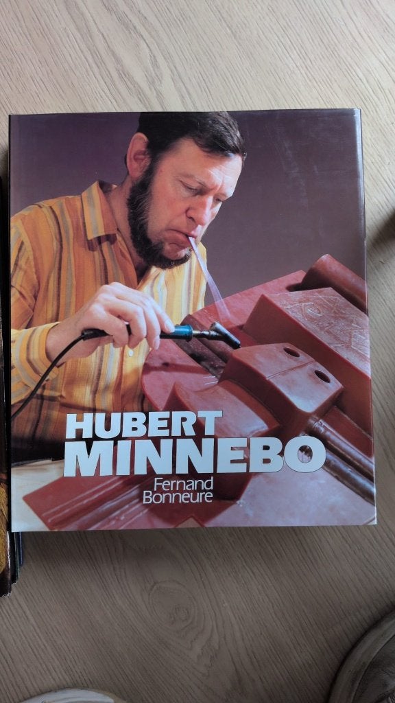 livre d'Hubert Minnebo - 207 pages - 6€, Enlèvement ou Envoi, Comme neuf