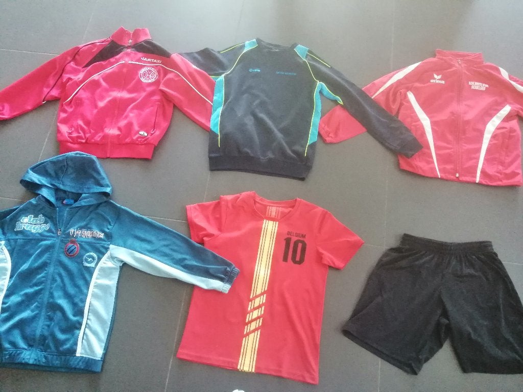 voetbalkledij 10 jaar, Sport en Fitness, Voetbal, Ophalen of Verzenden, Zo goed als nieuw, Shirt