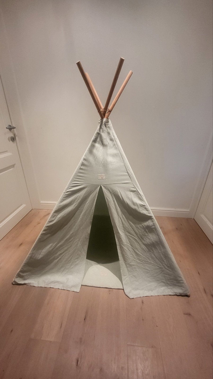 Tipi speeltent Nobodinoz muntgroen, Kinderen en Baby's, Speelgoed | Speeltenten, Ophalen, Zo goed als nieuw