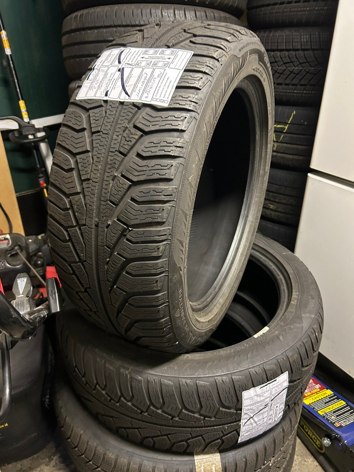 2 pneus hiver uniroyal 215/50/17. 95V, Autos : Pièces & Accessoires, Véhicule de tourisme, Enlèvement, Utilisé, Pneus hiver