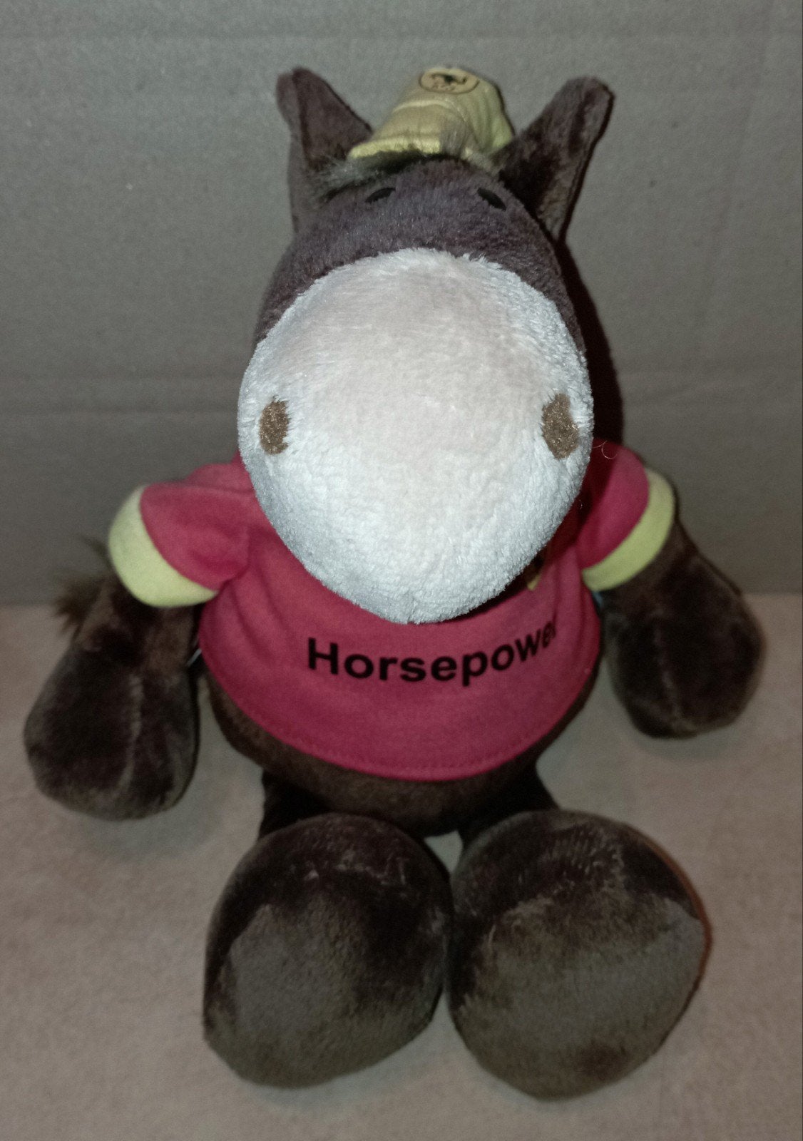Knuffel Ferrari, Enfants & Bébés, Jouets | Peluches, Comme neuf, Cheval, Overige karakters, NICI, Moyen (20 à 80 cm), Brun, Avec vêtements ou accessoires
