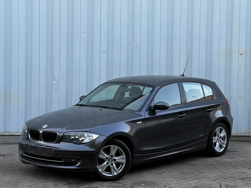 - BMW E87 118i - 2.0 Benzine - Automaat - 175000km - 11/2007, Automaat, 1995 cc, Zwart, 4 cilinders