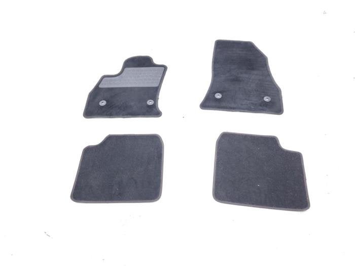 Kit tapis d'un Fiat 500L, Autos : Pièces & Accessoires, Habitacle & Garnissage, Fiat, Utilisé, 3 mois de garantie, Enlèvement ou Envoi