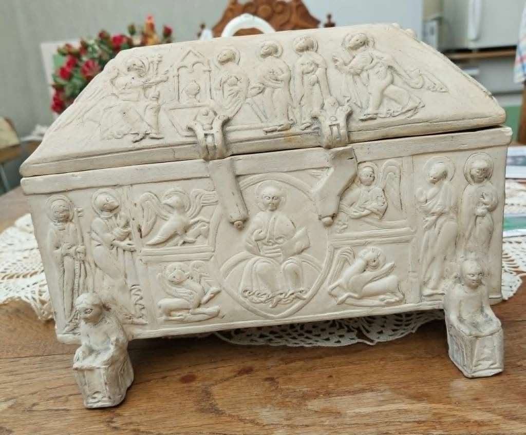 Romaanse middeleeuwse kist, Antiek en Kunst, Ophalen