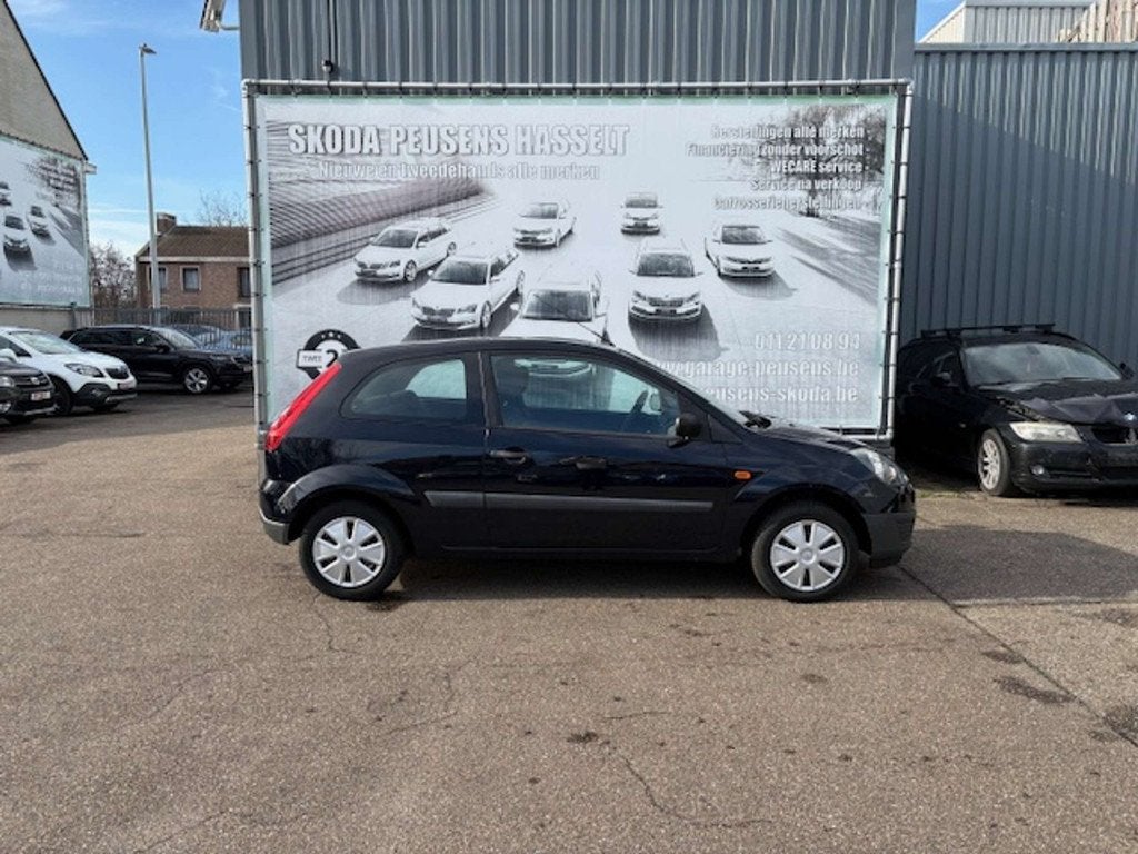 Ford Fiesta 1.3i (année de construction 2006), Autos, Achat, 69 ch, Boîte manuelle, Autres couleurs