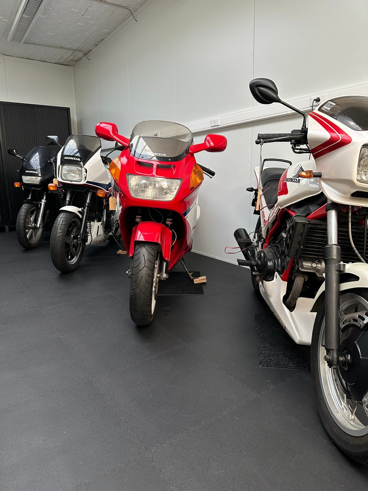 6  Hondas in een lot te koop, Ophalen