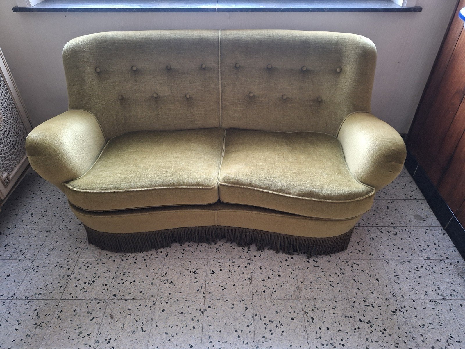 ​Vintage fluwelen 2-zits bank groen – Retro boudoir sofa met, Huis en Inrichting, Ophalen, Stof