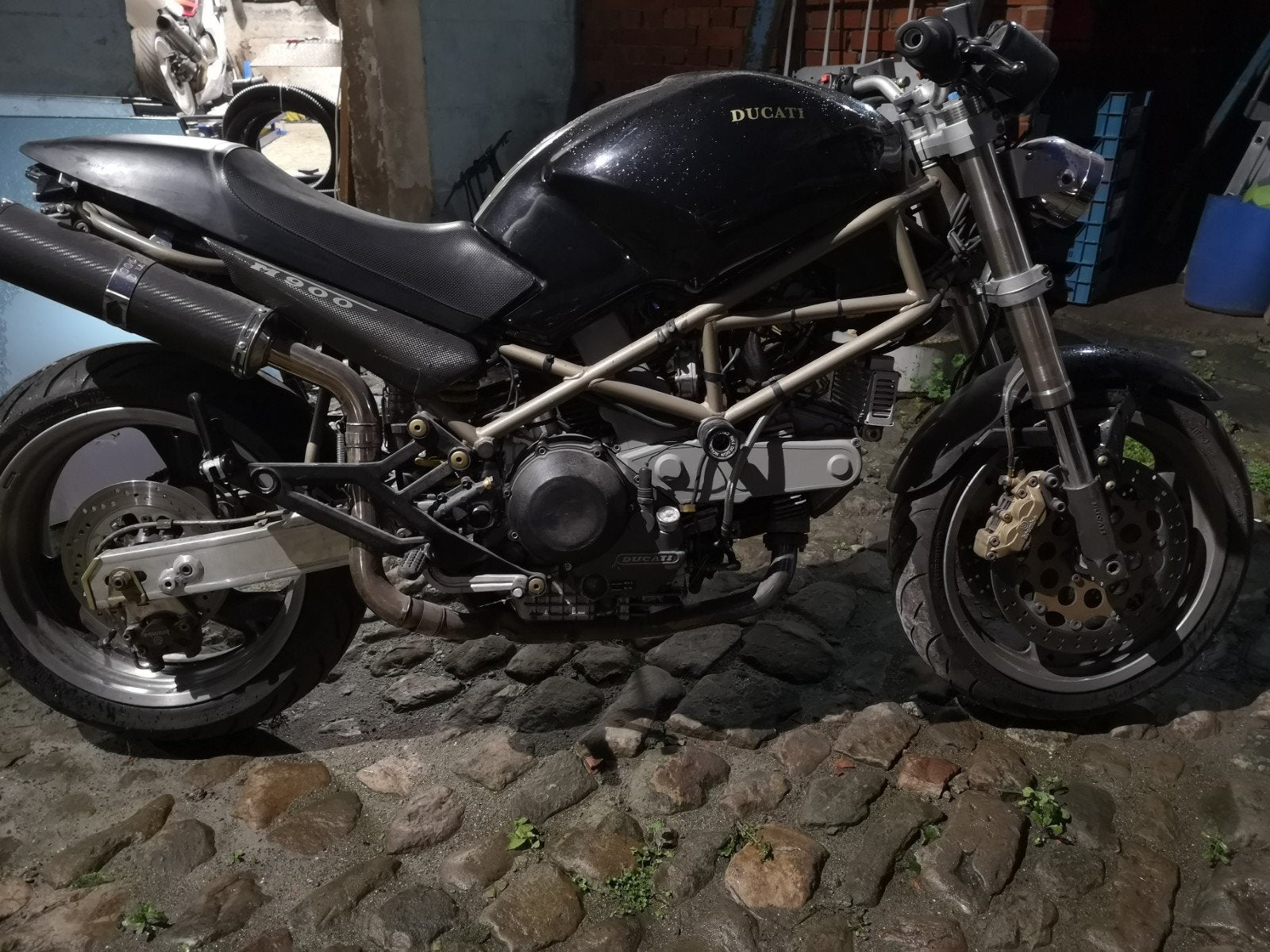 Ducati monster 900, Enlèvement