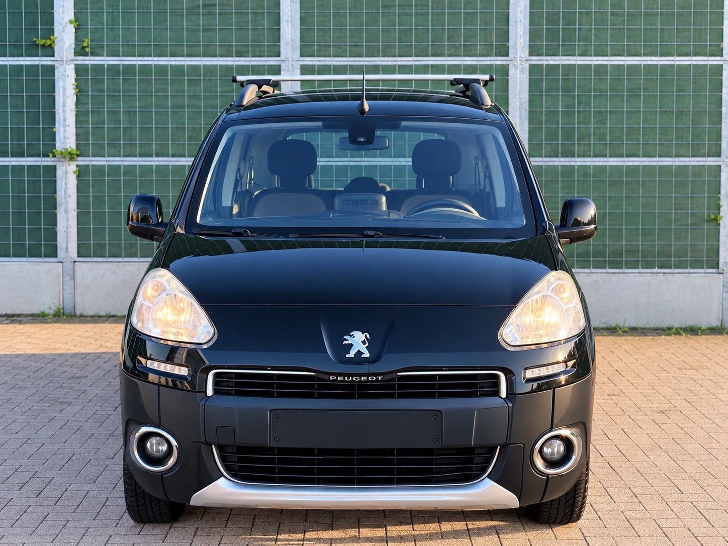 Peugeot Partner 1.2 Essence, Euro 5, Achat, 4 portes, Entreprise