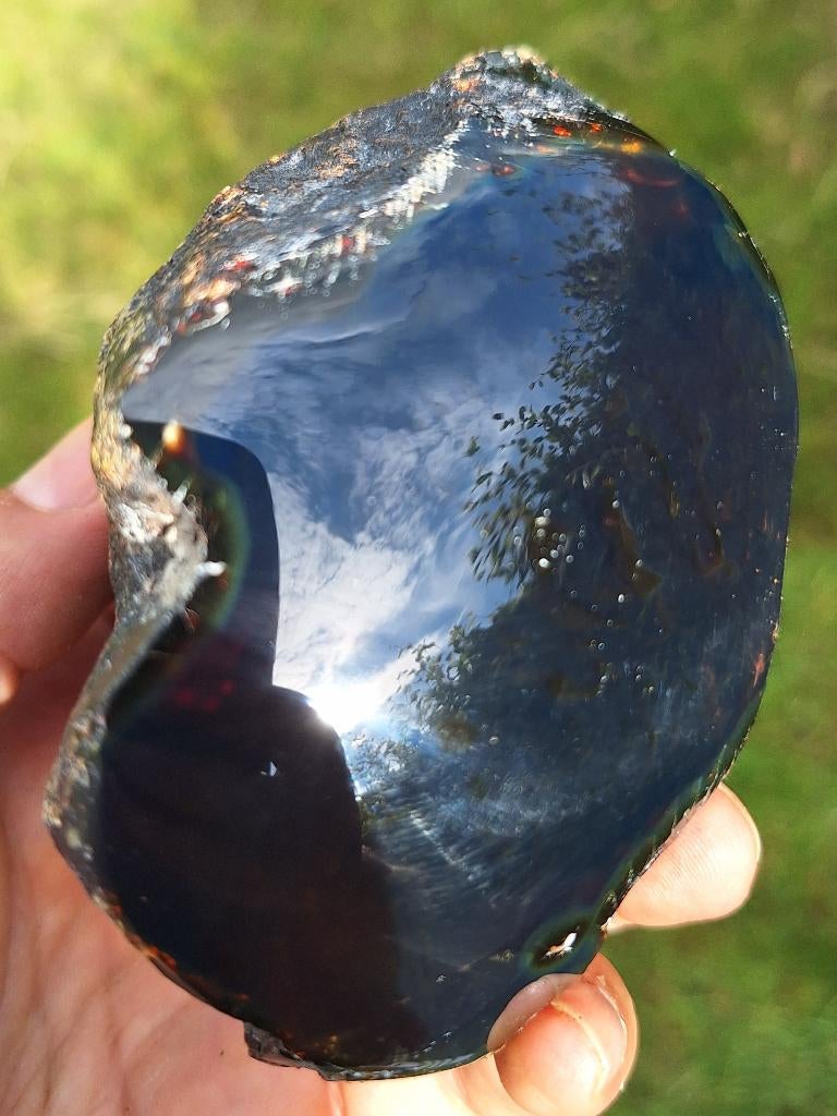 Indonesische barnsteen 196 gram schitterende blauw! halfrauw, Verzamelen, Mineralen en Fossielen, Ophalen of Verzenden, Fossiel