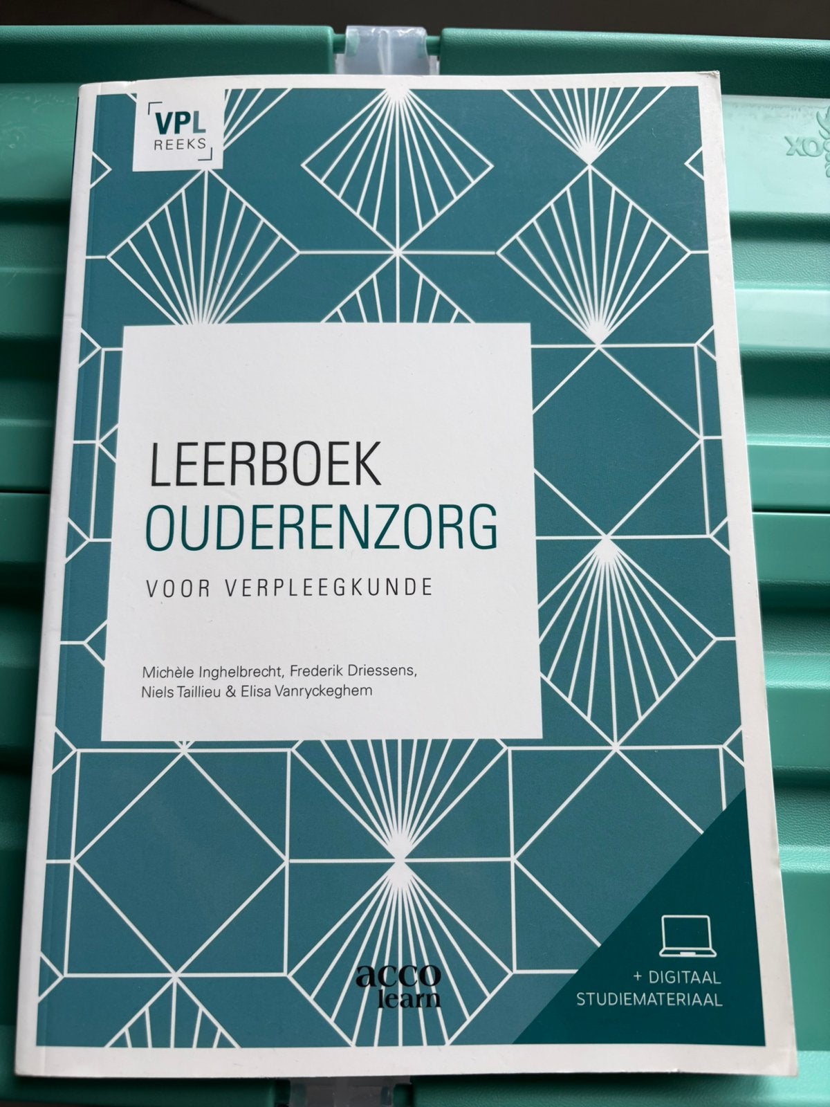 Elisa Vanryckeghem - Leerboek ouderenzorg, Ophalen of Verzenden, Elisa Vanryckeghem; Niels Taillieu; Michele Inghelbrecht; Fre...
