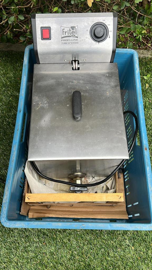 Frituurpot professioneel met aftapkraan 8L, Elektronische apparatuur, Frituurpannen, 4 liter of meer, Ophalen, Gebruikt