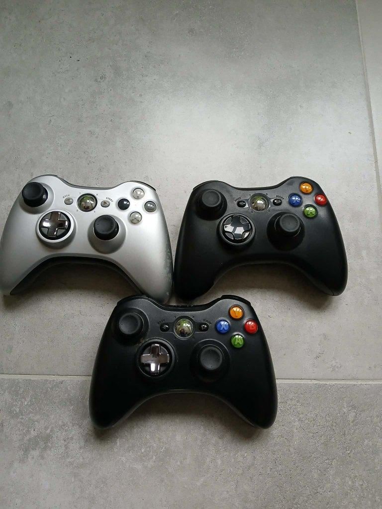 lot xbox360 controllers met nieuwe thumbsticks, Games en Spelcomputers, Spelcomputers | Xbox | Accessoires, Gebruikt, Ophalen of Verzenden