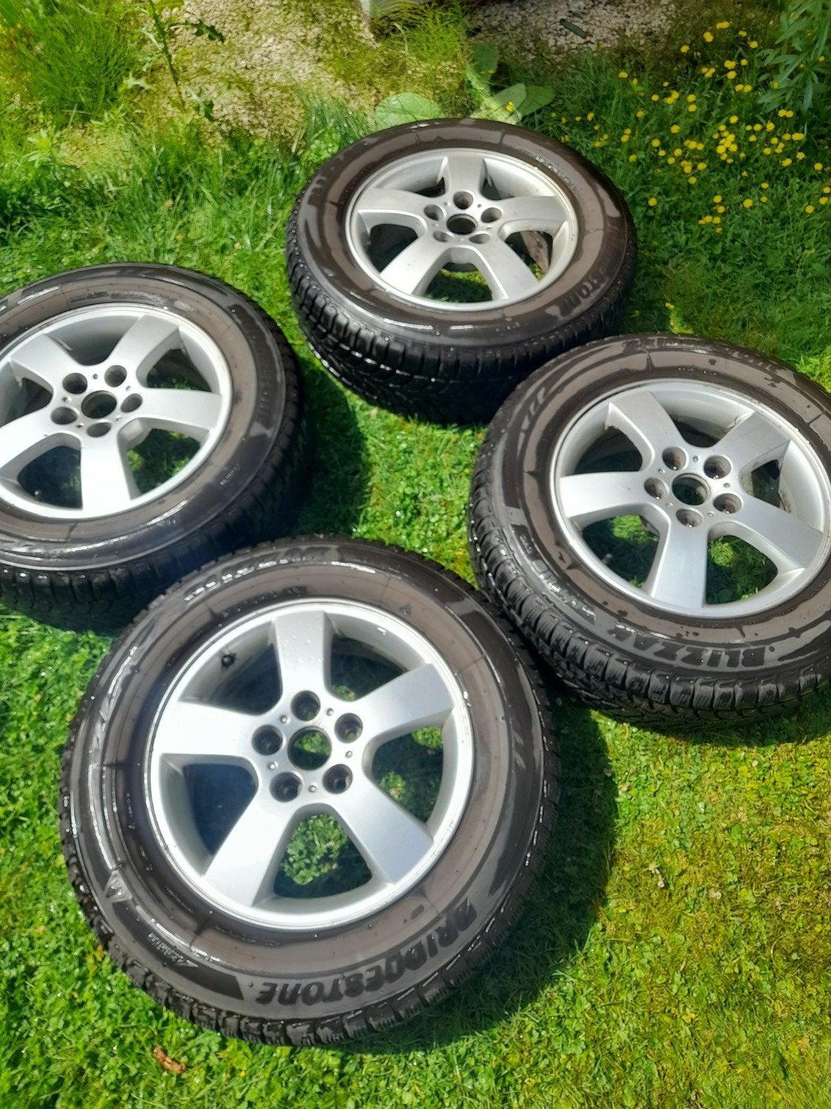 Winterbanden Bridgestone Blizzak 215/65 R16 Kia Sportage, Auto-onderdelen, Banden en Velgen, Ophalen, 16 inch, Winterbanden, Band(en)