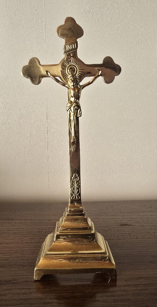 Antiek kruisbeeld op voet, Antiek en Kunst, Antiek | Religieuze voorwerpen, Ophalen of Verzenden