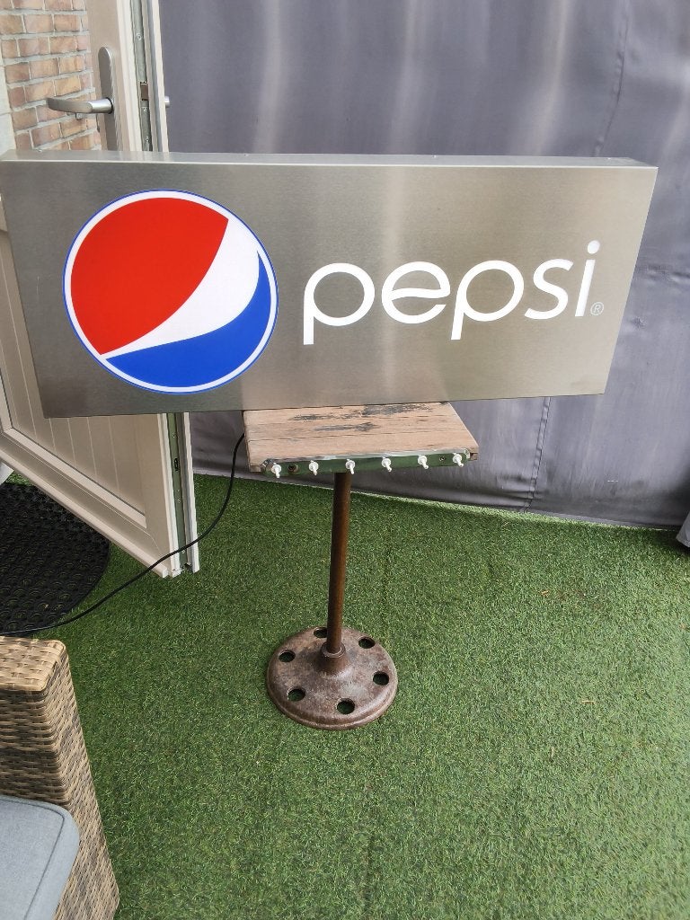 Pepsi lichtreclame, Ophalen, Zo goed als nieuw