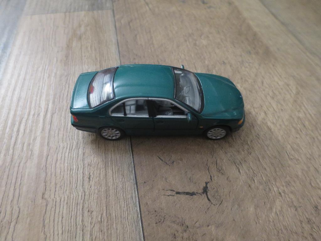 Schaalmodel BMW 5 serie 520 E39, Verzamelen, Ophalen of Verzenden, Zo goed als nieuw, Auto's