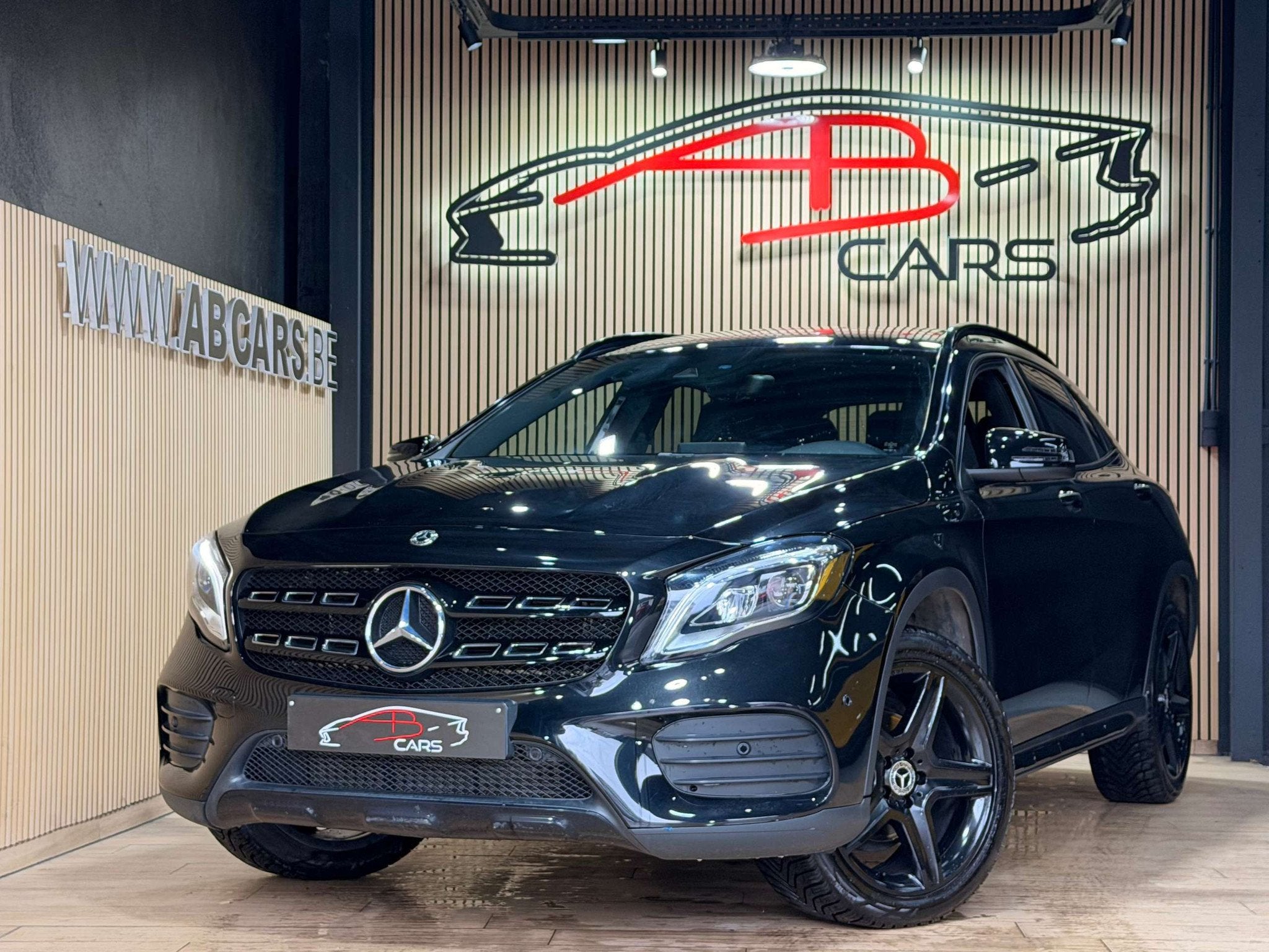 Mercedes-Benz GLA 180 * PACK AMG * 1ER PROP * GARANTIE 12 MO, Autos, Mercedes-Benz, Cuir, Achat, https://public.car-pass.be/vhr/58c738d7-33e2-4af3-a3db-1d87721357b9