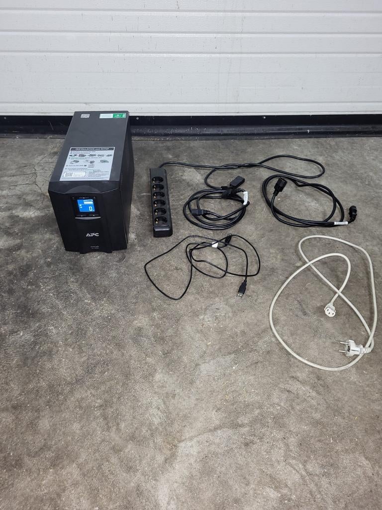 Onduleur APC Smart-UPS 1 000 VA 8 x C13

Alimentation sans i, Informatique & Logiciels, Enlèvement
