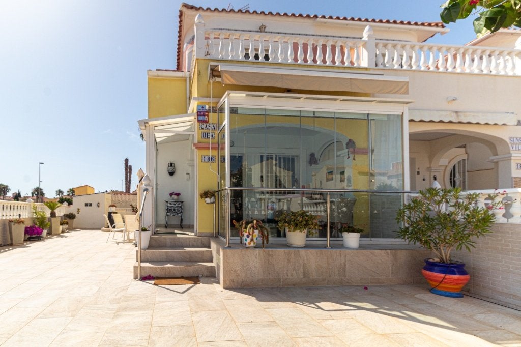 Belle Maison d'angle à vendre à Orihuela Costa, Maison d'habitation, 2 pièces, Espagne, Village