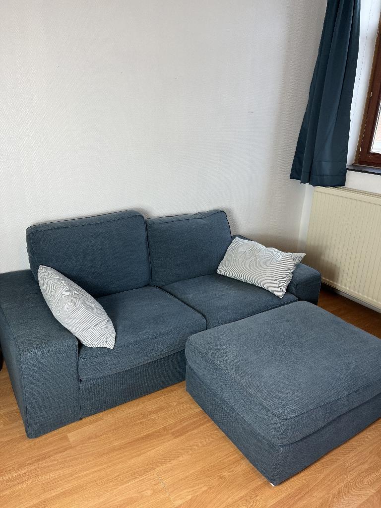 IKEA KIVIK canapé 2 places + pouf assorti– Bon état, 75 à 100 cm, Banc d'angle, Moins de 150 cm, IKEA KIVIK bleu style scandinave moderne avec pouf assorti