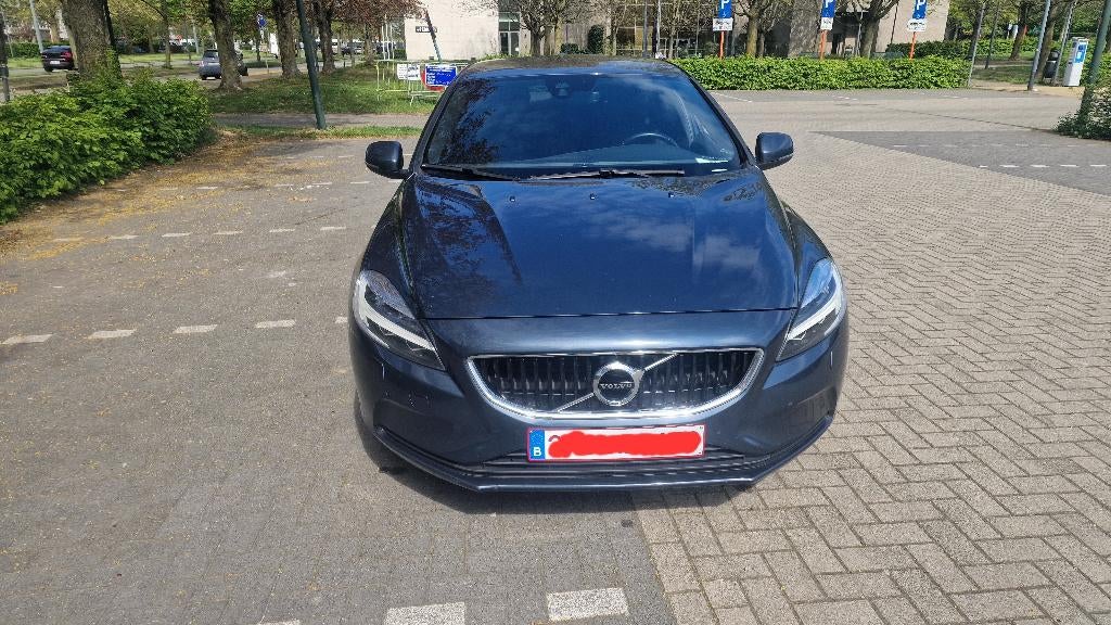 Volvo v40 2018 automatique, Euro 6, Carnet d'entretien, Noir, 5 portes