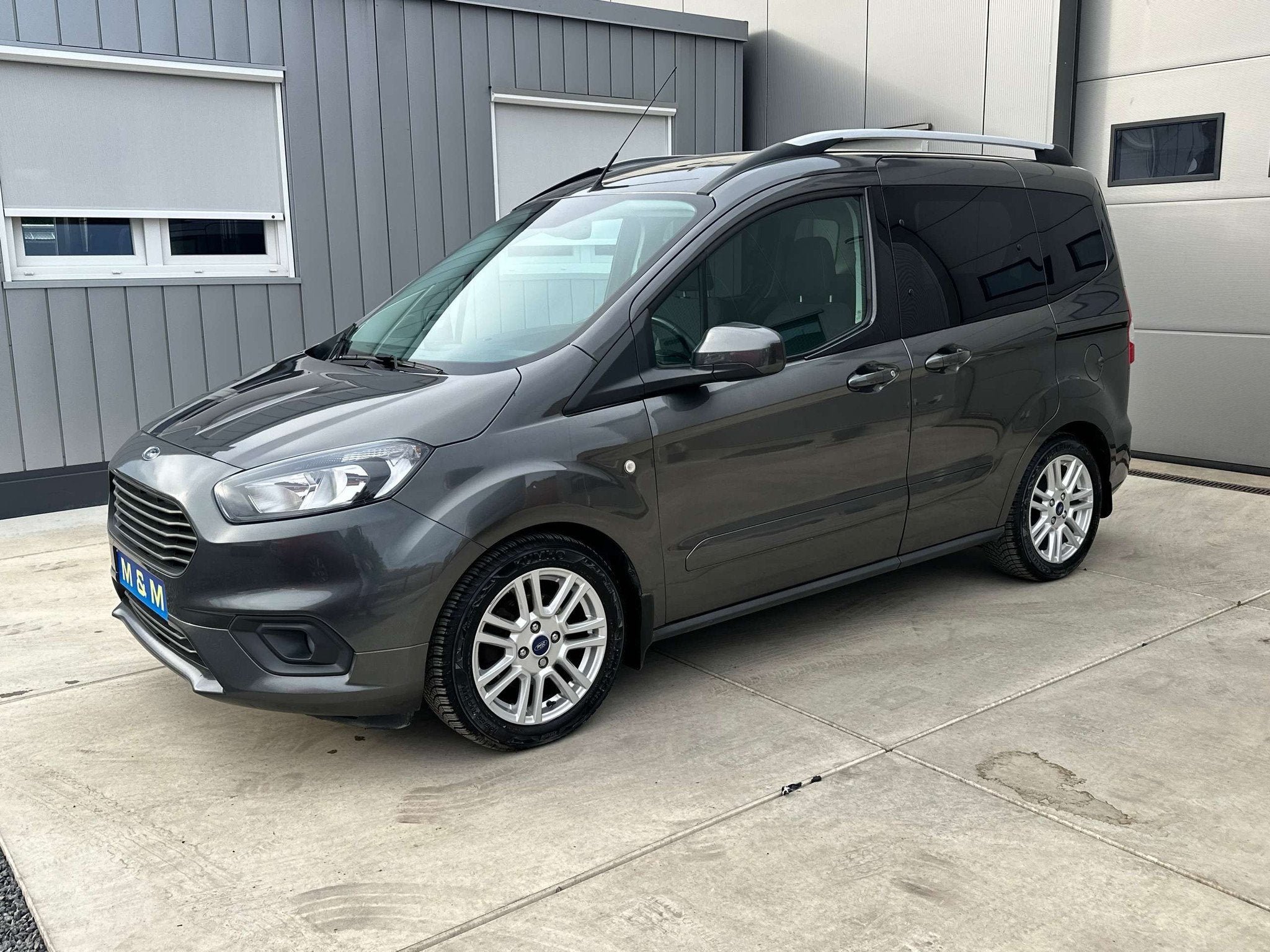 Ford Tourneo Courier Tourneo Courier 1.0 EcoBoost * 12M Gara, Auto's, Stof, Gebruikt, Parkeersensor, 100 pk