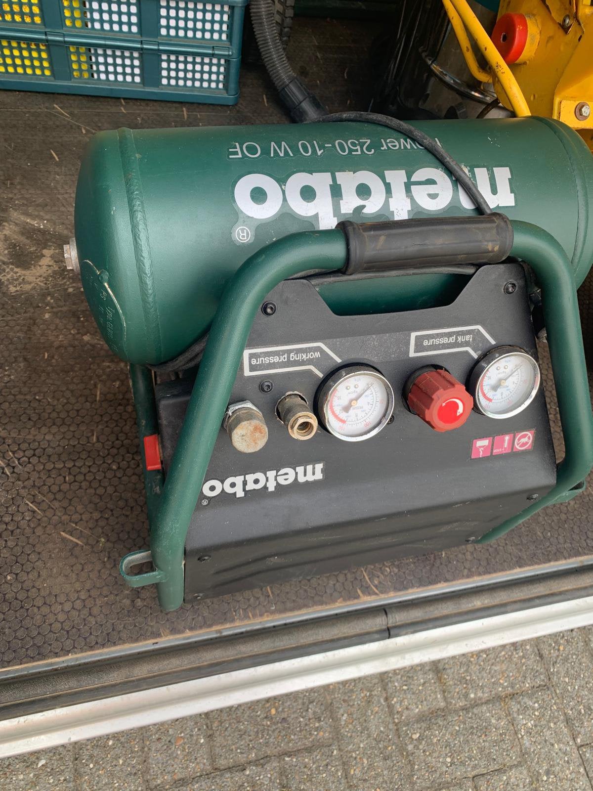 Metabo compressor, Doe-het-zelf en Bouw, Ophalen, Zo goed als nieuw