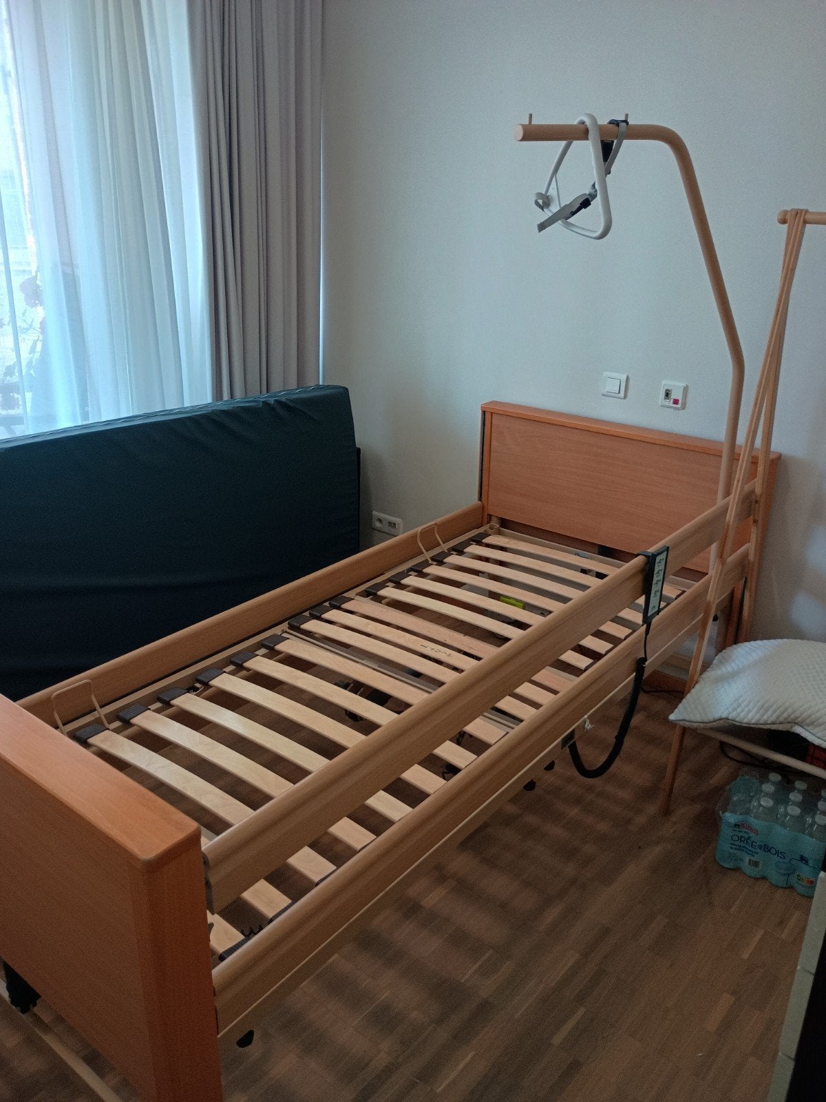 Elektrisch bed ziekenhuis, Ophalen