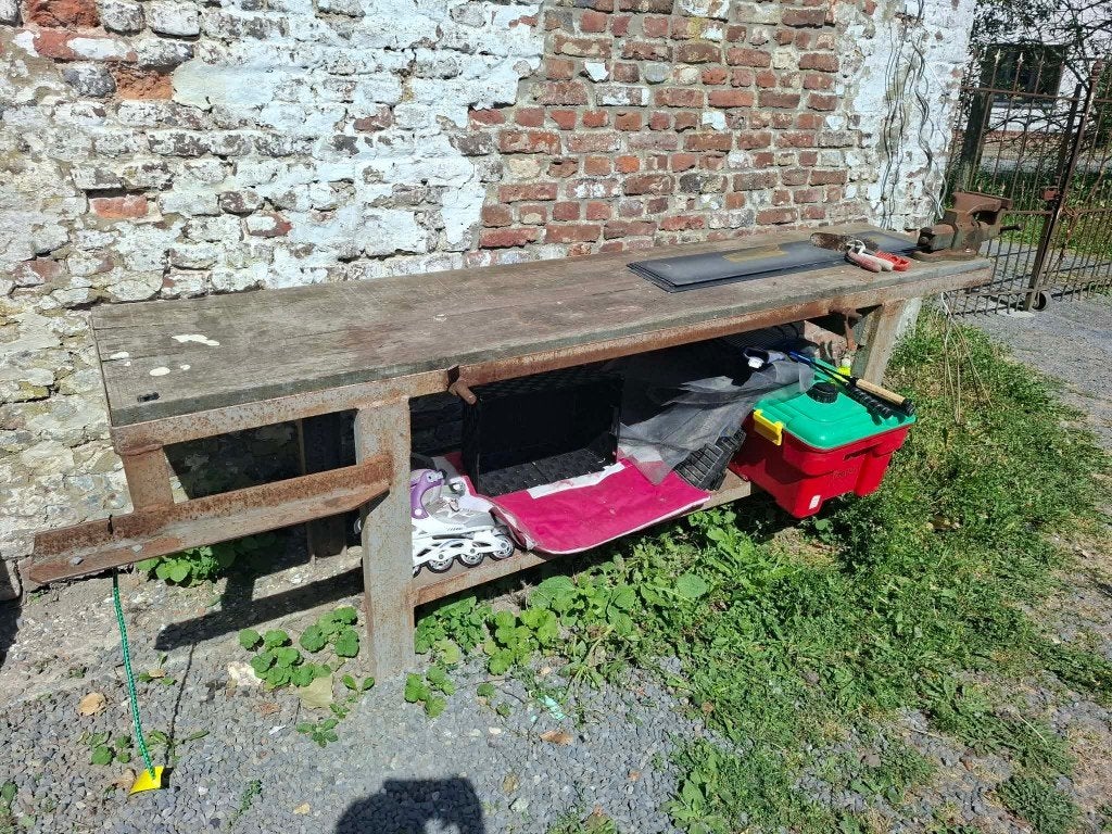 Etabli avec étau, Enlèvement, Étau