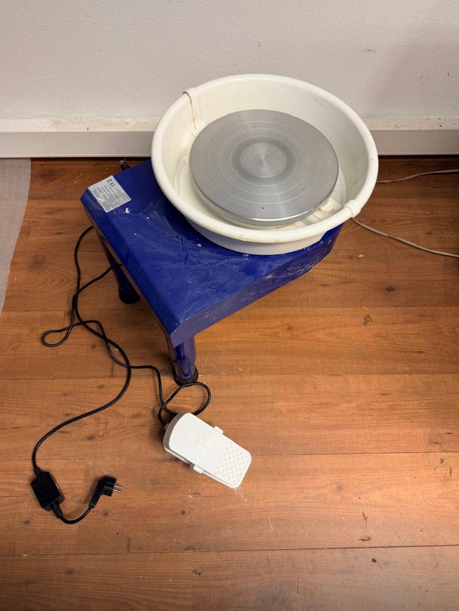 Elektrische pottenbakkensschijf/ draaischijf met voetpedaal, Dieren en Toebehoren, Kattenvoerbakken en Drinkbakken, Ophalen, Zo goed als nieuw