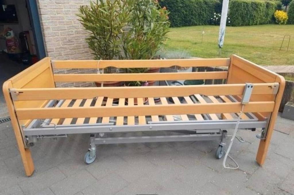 Ziekenhuisbed elektrisch, Huis en Inrichting, Slaapkamer | Bedden, Ophalen
