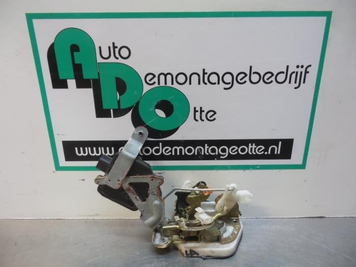Deurslot Mechaniek 4Deurs links-achter van een Mitsubishi Sp, Gebruikt, -, -, Ophalen of Verzenden
