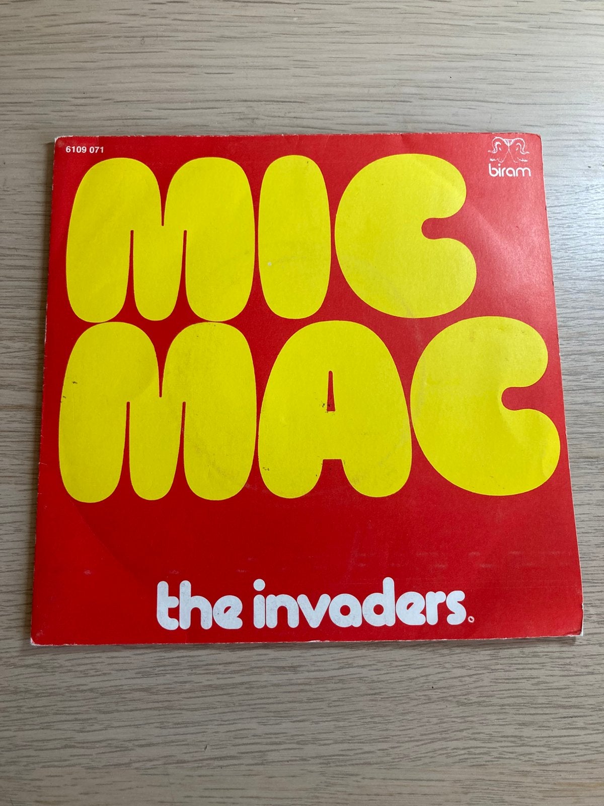 The invaders - mic mac / lucky day, Enlèvement, Comme neuf