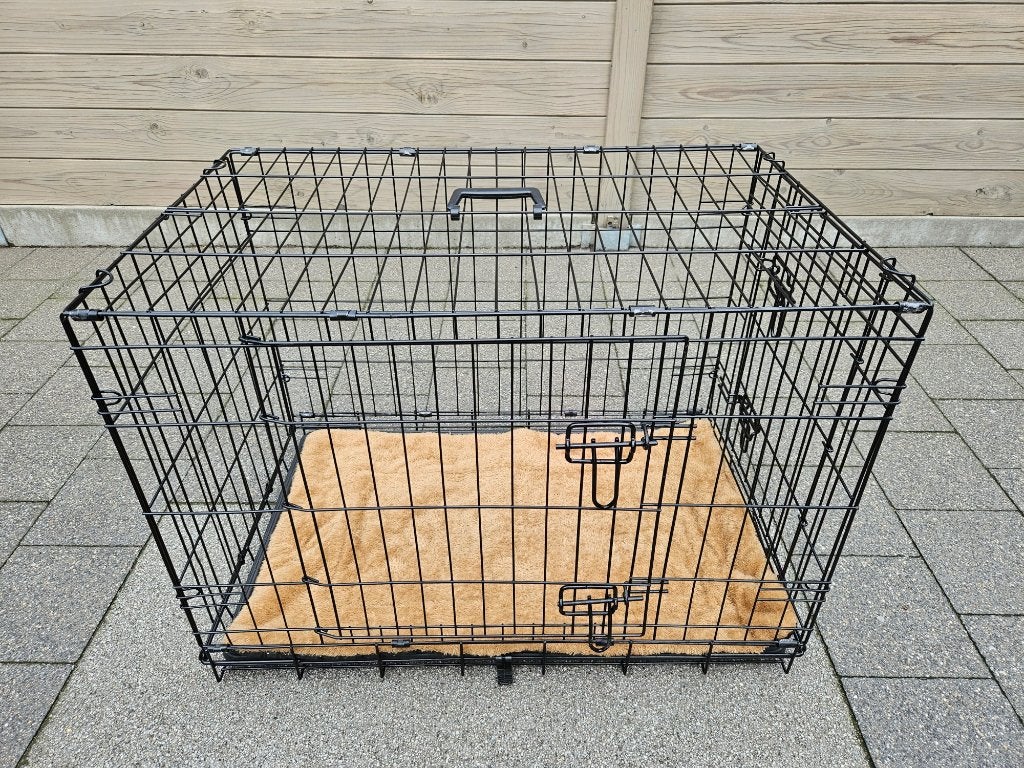 bench zwart medium met 2 deuren + kussen, Ophalen, Zo goed als nieuw
