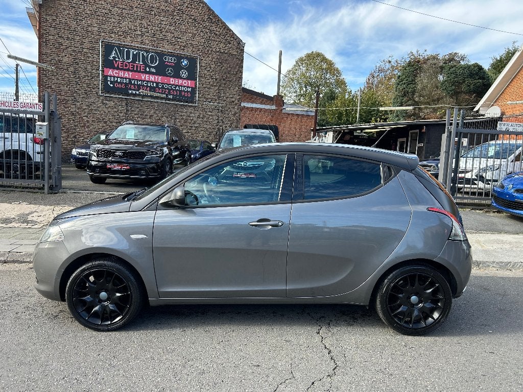 Lancia Ypsilon 1.2i Fire Evo II 1ST PROP MOMODESIGN GAR.1AN, Auto's, Voorwielaandrijving, Zwart, 4 cilinders, https://public.car-pass.be/vhr/404c38df-cb61-439f-88f6-6c3958391220