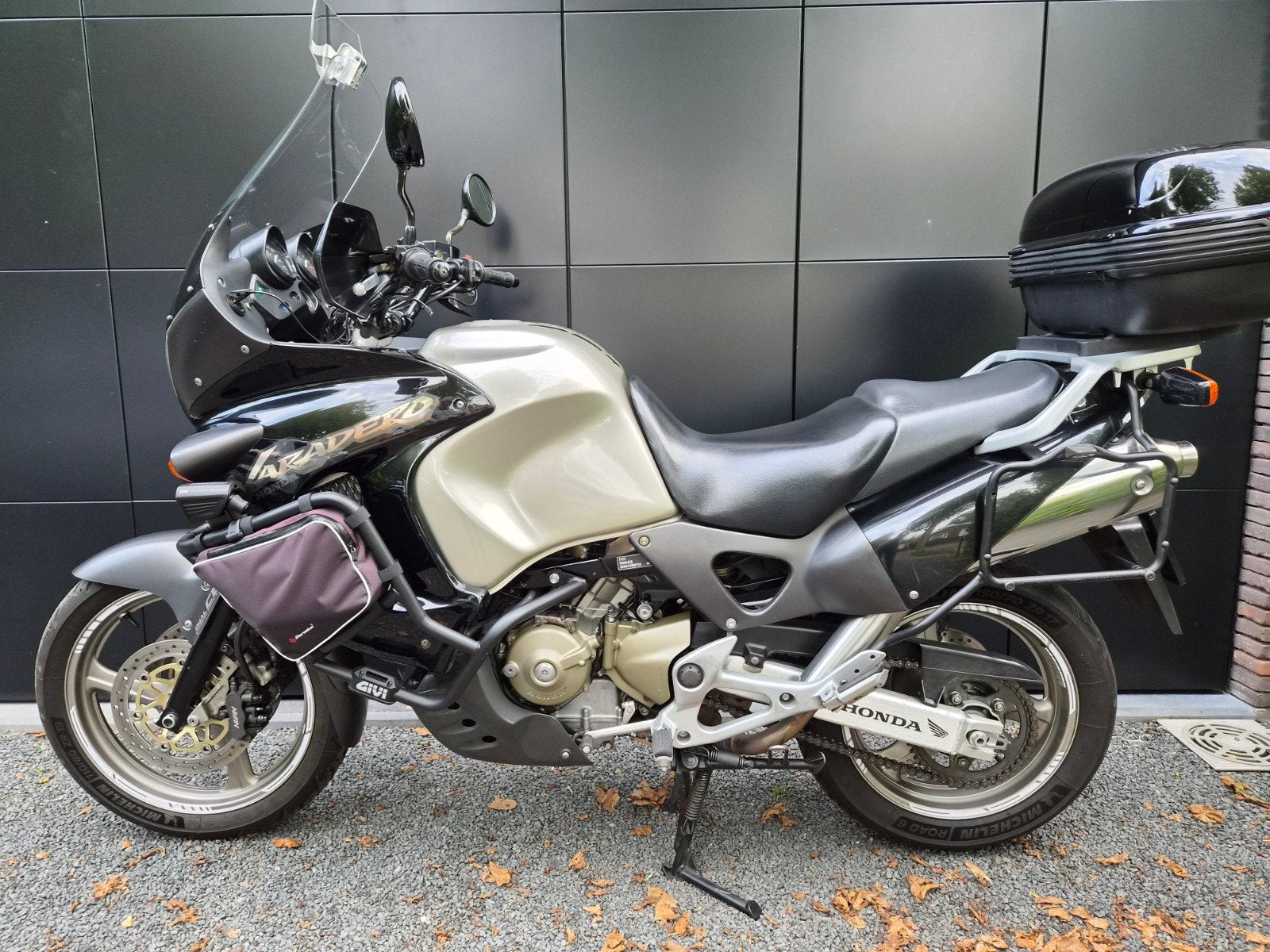 Honda Varadero XL1000V en parfait état, Motos, Poignées chauffantes, Permis Moto A, Tourisme, Occasion