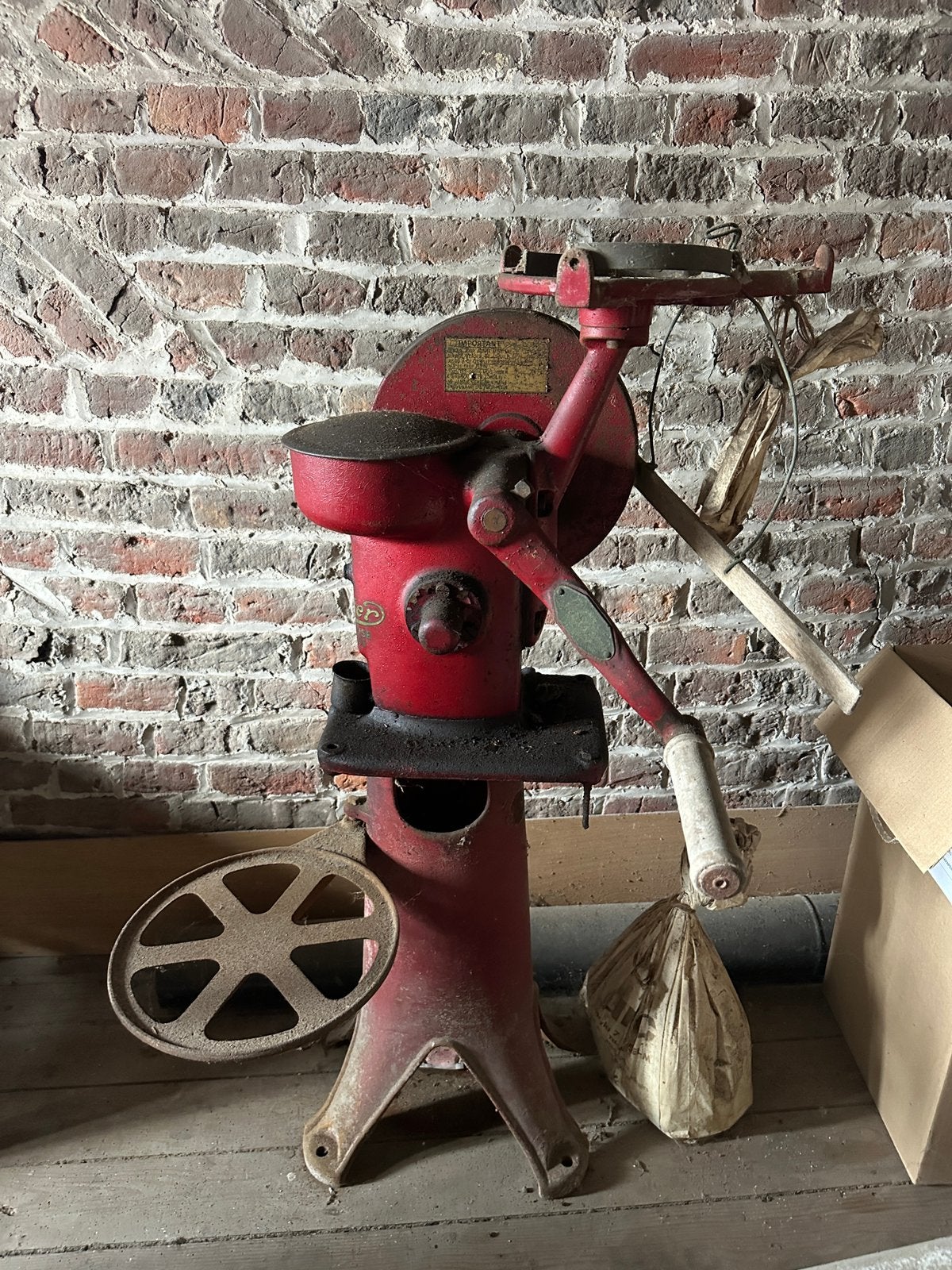 Centrifugeuse à lait écrémé ancienne à billes en fonte, Enlèvement