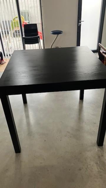 Hoge  zwarte tafel (Ikea), Huis en Inrichting, Ophalen, Gebruikt, Vierkant, Vier personen