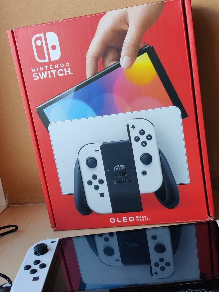 NINTENDO Switch OLED Wit + Nintendo Switch Sports game, Ophalen of Verzenden, Nieuw, Vanaf 3 jaar