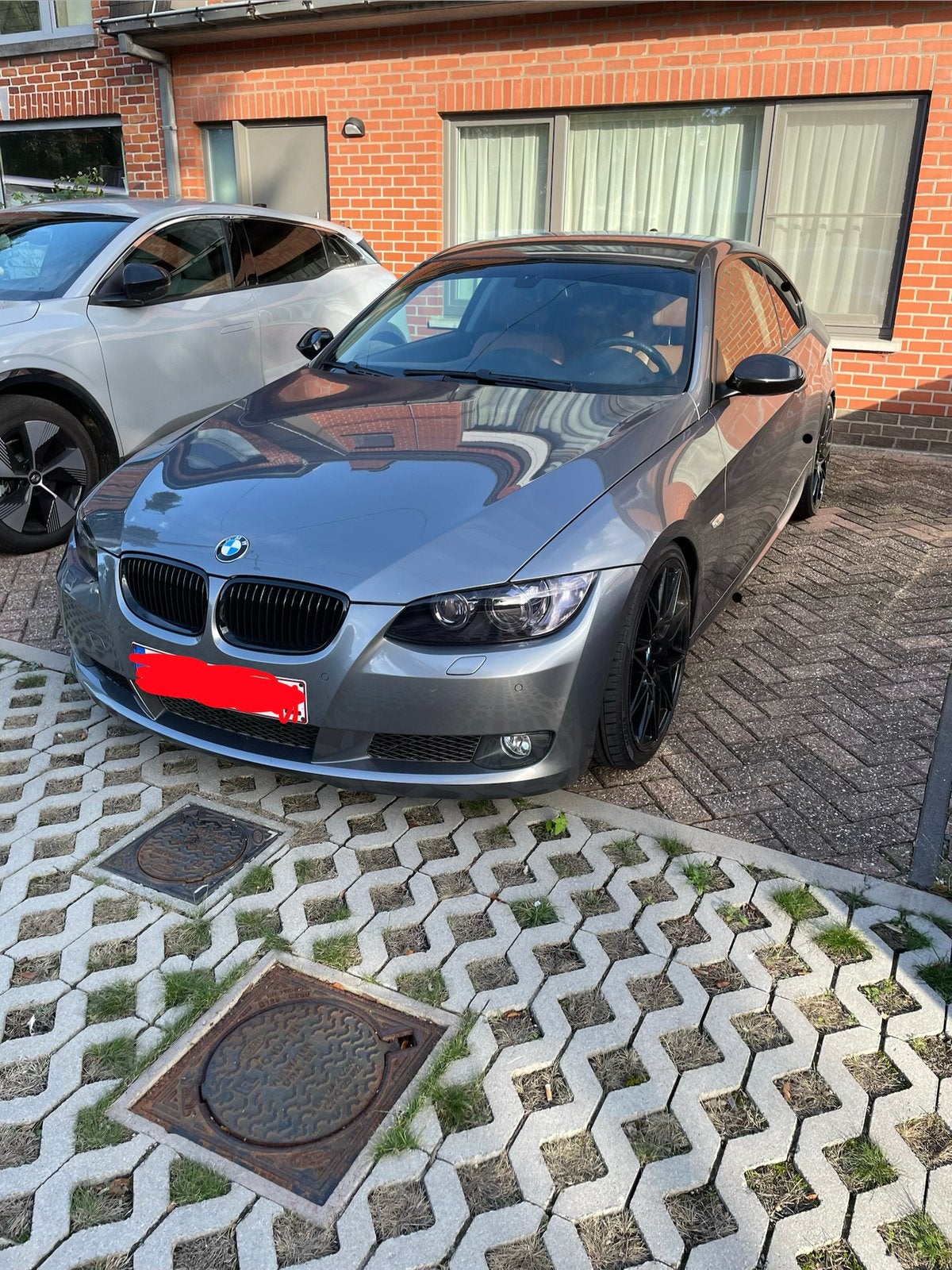 Bmw e92 335i met ST XTA +3 verlaging, 4 zetels, Achterwielaandrijving, Parkeersensor, Leder